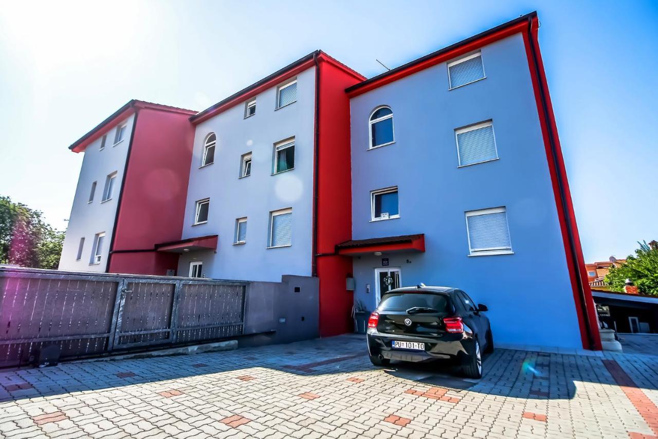 Apartments Saric Pola Esterno foto